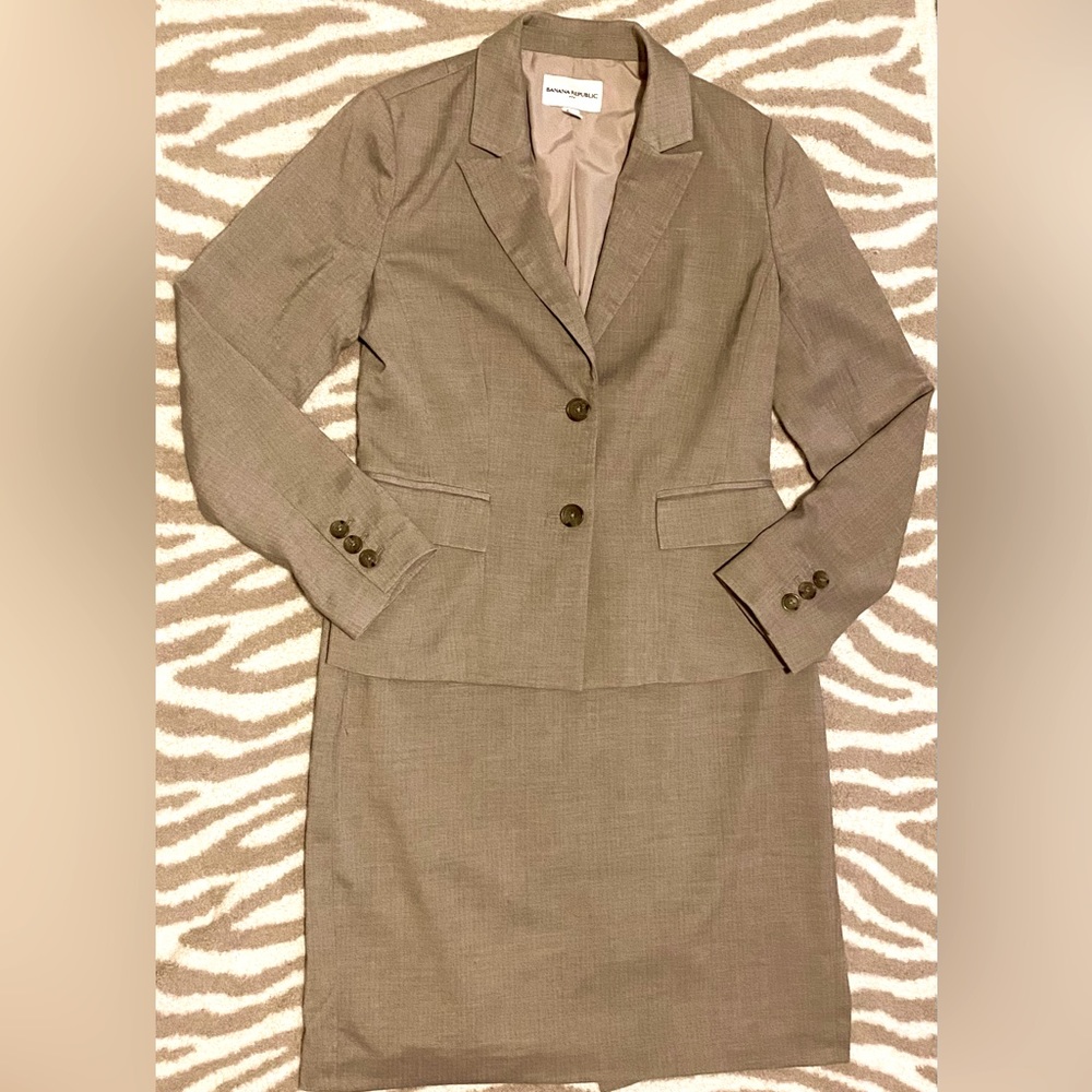 Banana Republic brown herringbone blazer & matching pencil skirt business suit